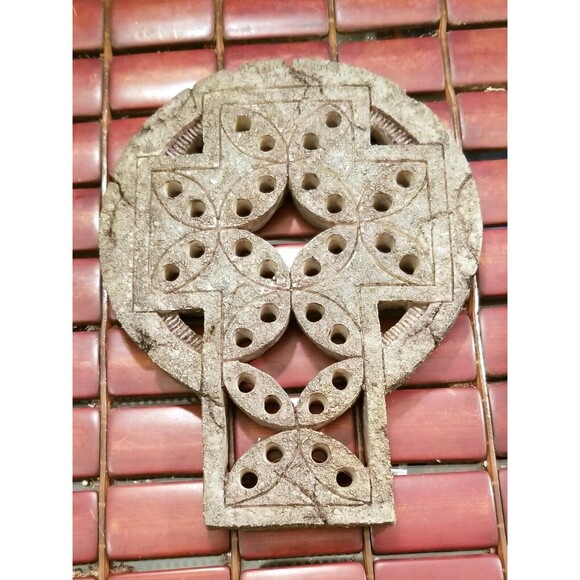 Vintage Gray Distressed Stone-Look Celtic Cross with Geometric Pattern 7.25"x6" - Picture 1 of 3
